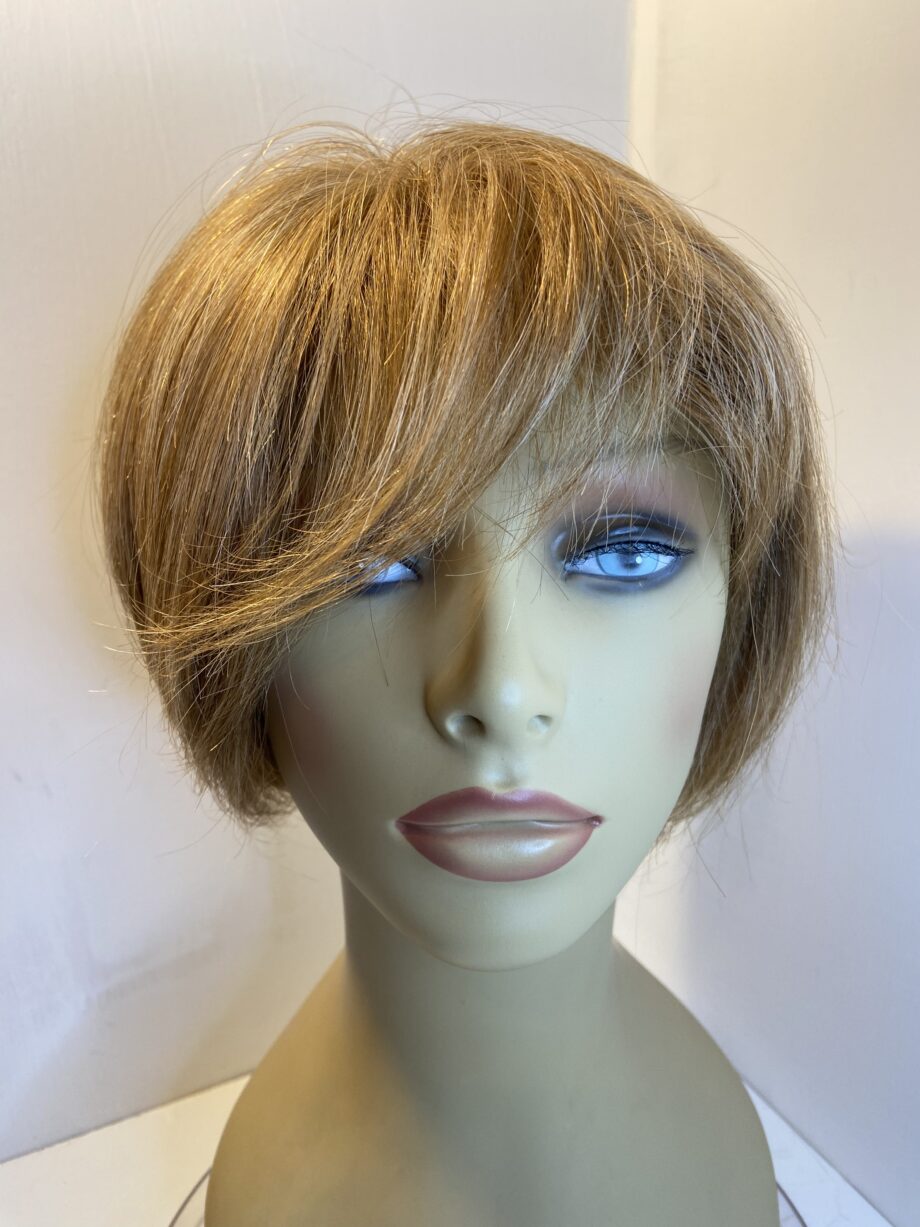 Soft cap blonde highlighted wig. Blms613