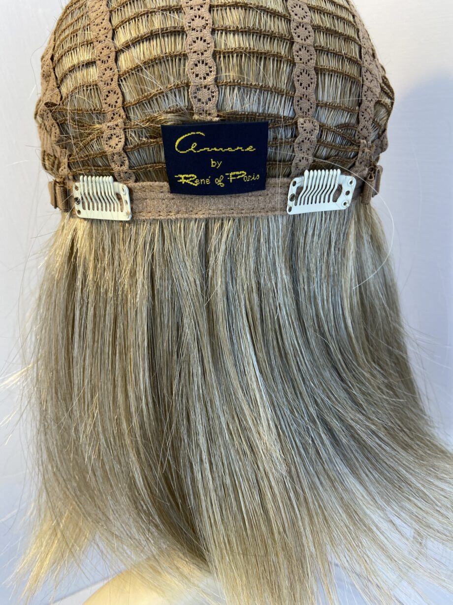Beautiful blonde designer wig. Bblls353