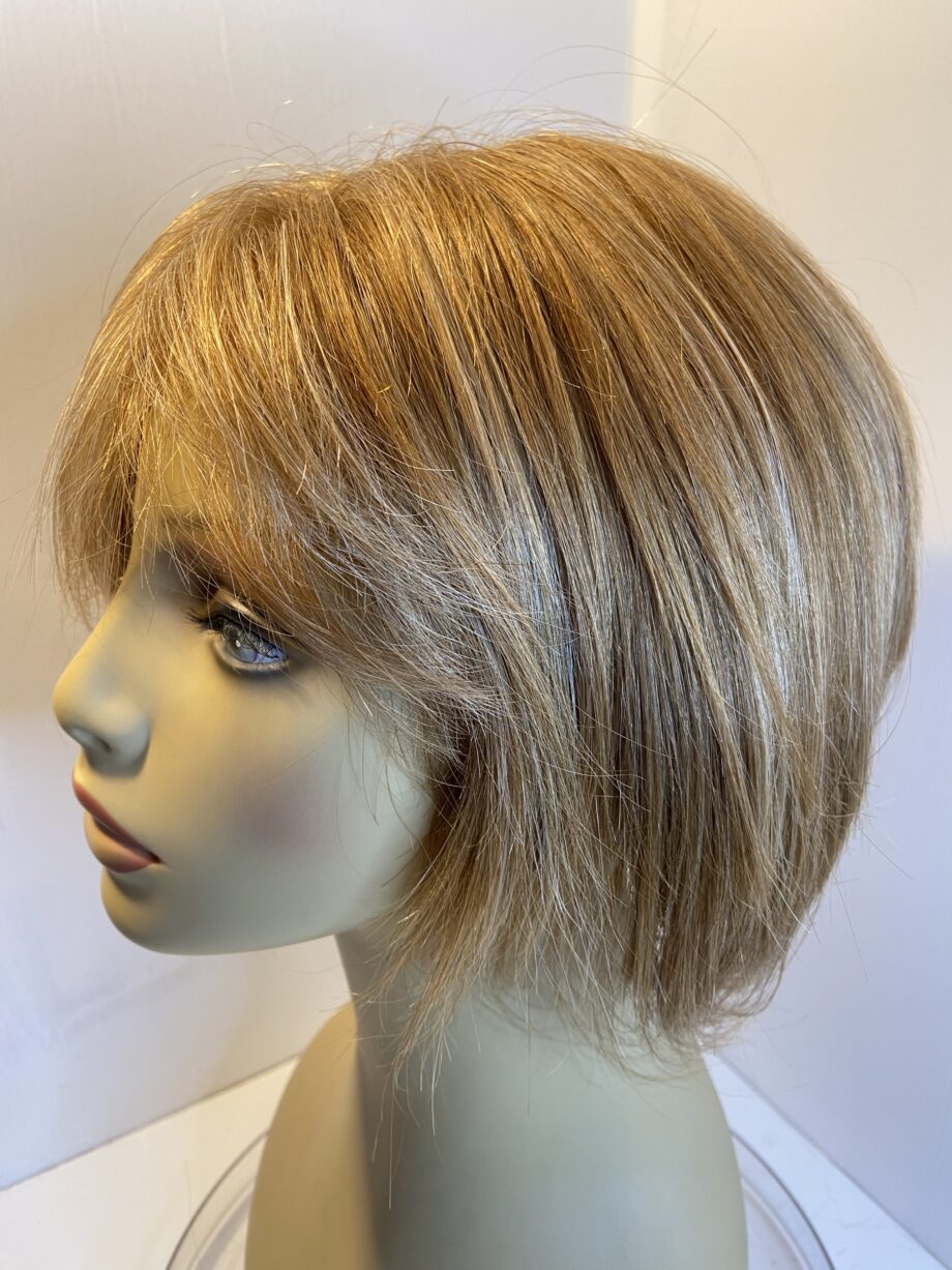 Soft cap blonde highlighted wig. Blms613