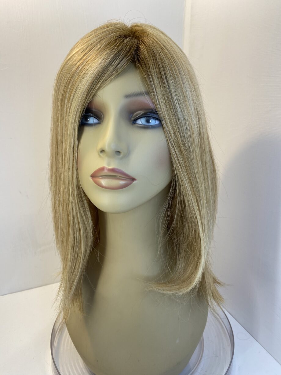 New long blonde wig. Blls702