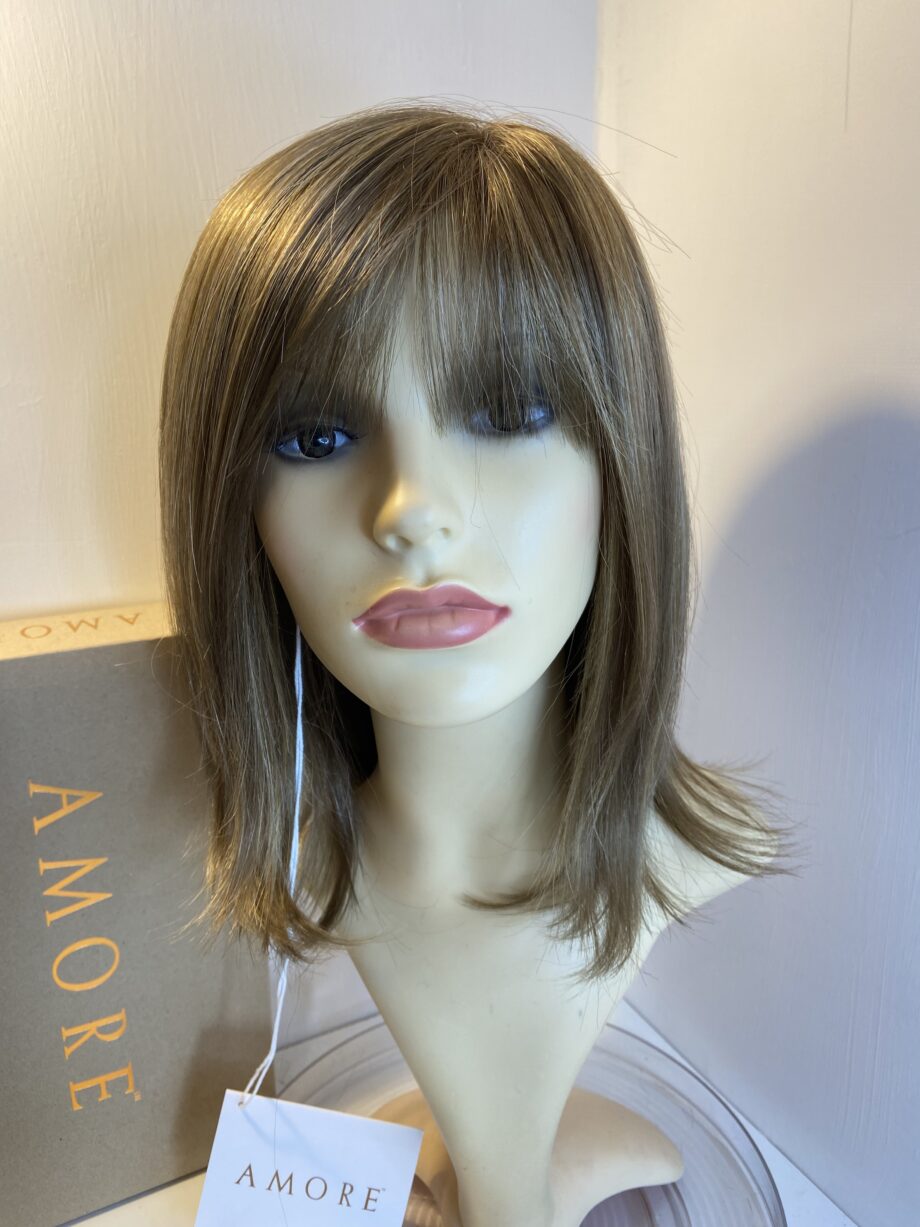 New Amore blonde long wig. Bblls328