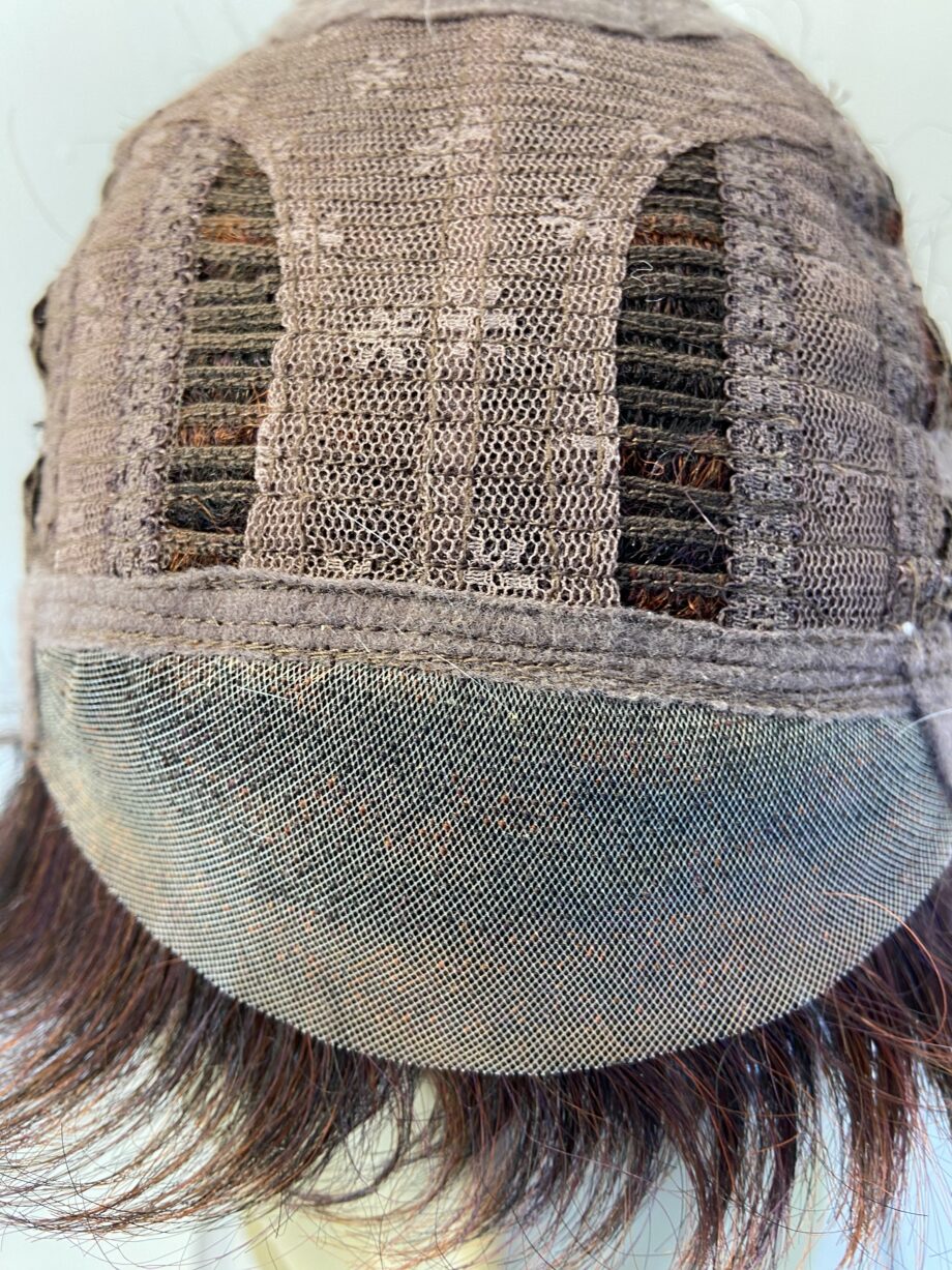 Reddish brown Elle Wille can lectionary wig. Rbss71