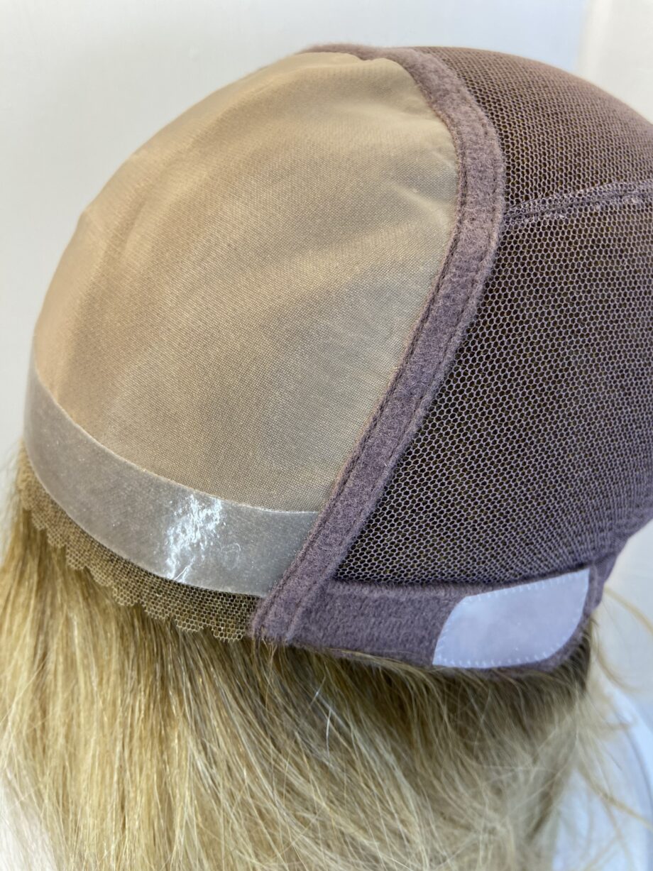New long blonde wig. Blls702