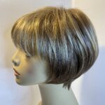 Lovely Shiny brown wig. Brss612