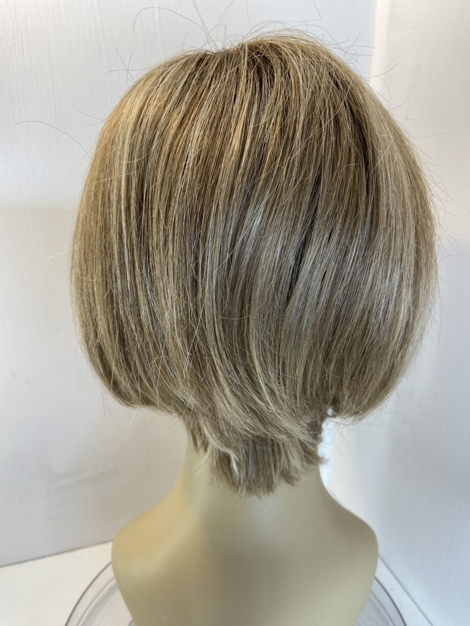 Rooted blonde Noriko collection wig. Blms77