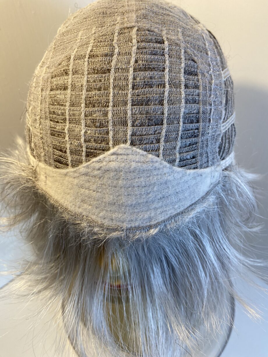 New never worn Raquel Welch silver short wig. Gss533