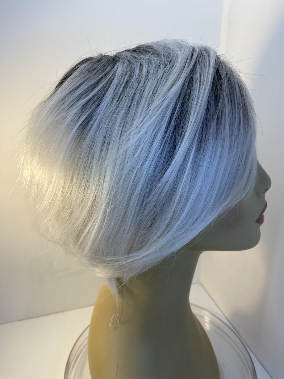 New Silver rooted short wig. Gss618