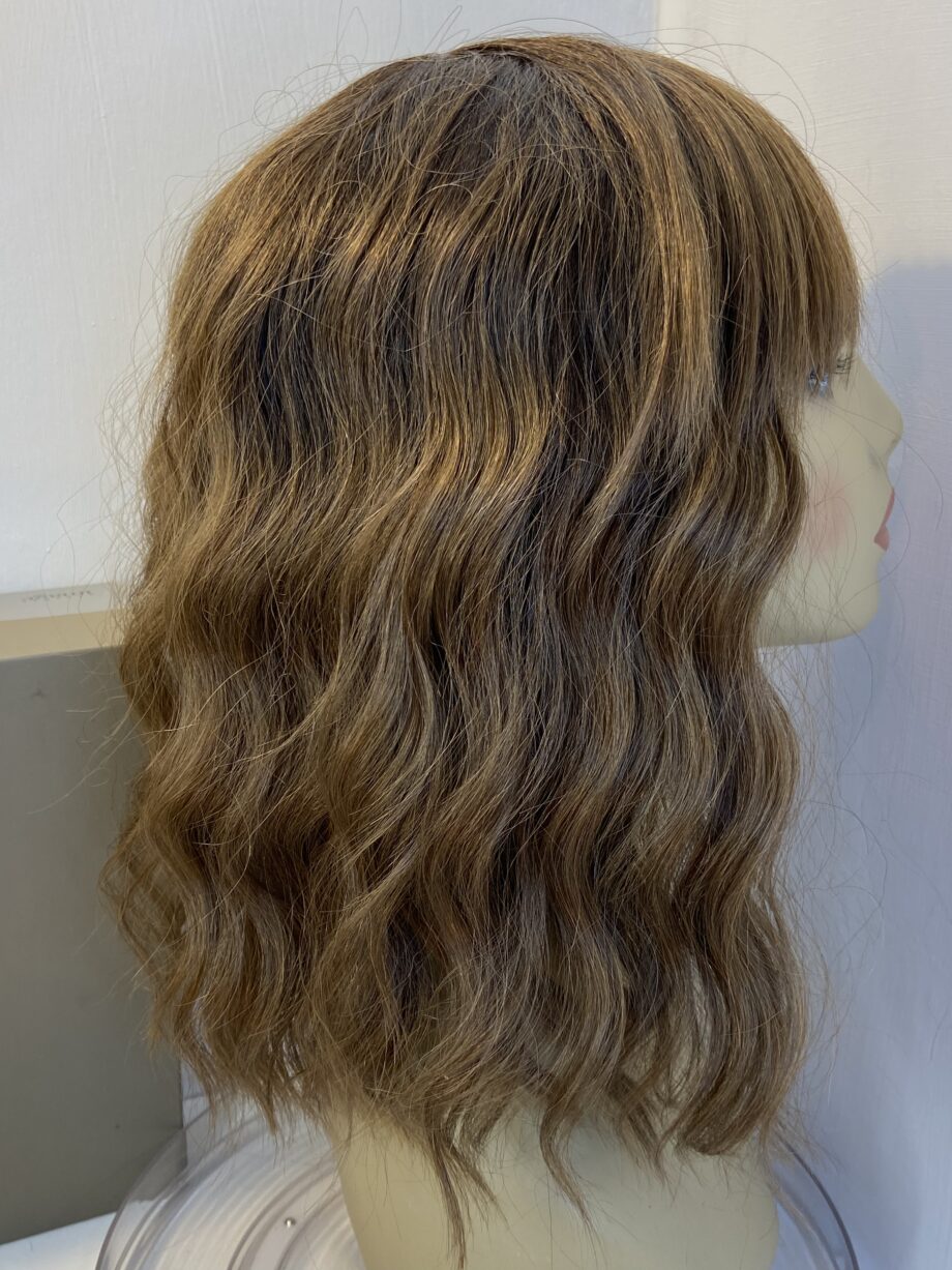 Stunning brown wavy modern wig. Bbrlw351