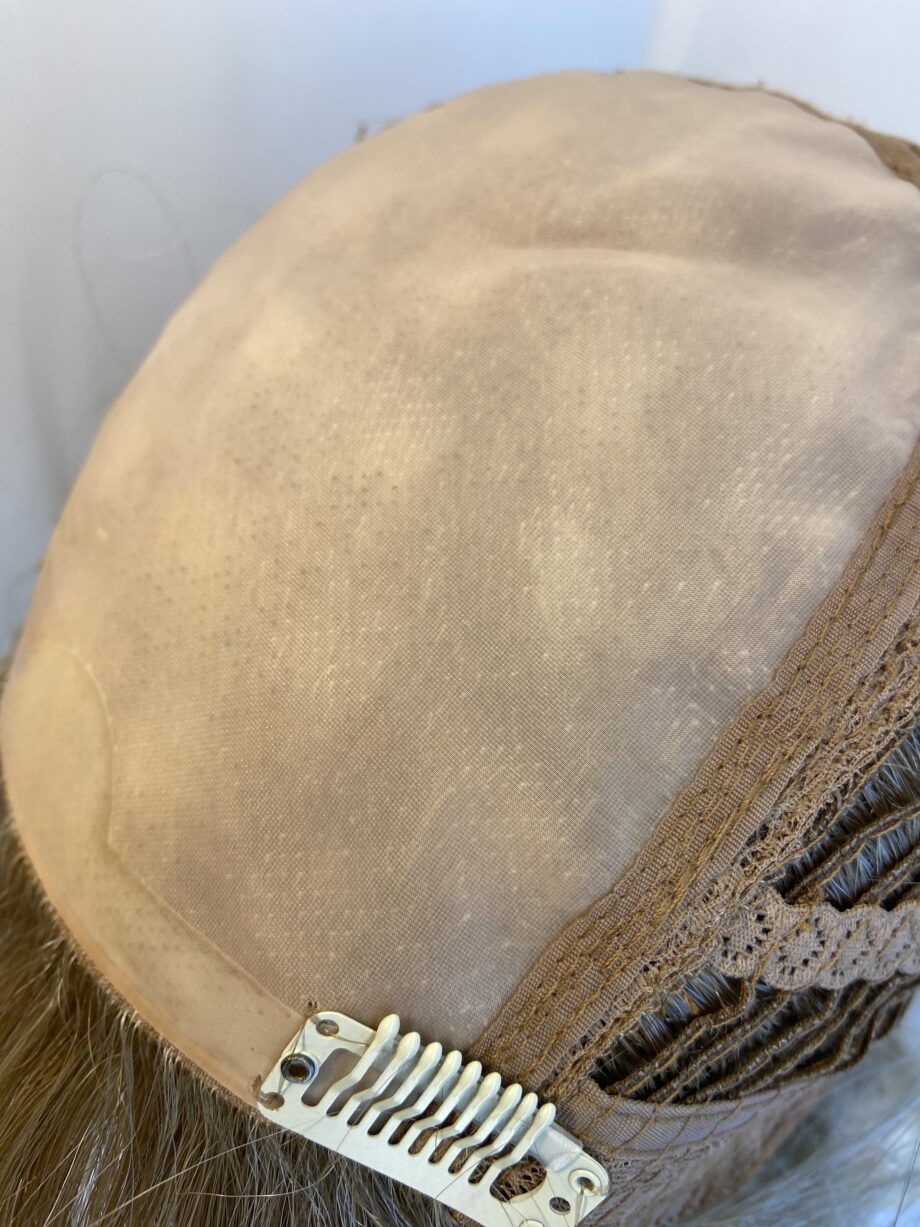 Beautiful blonde designer wig. Bblls353