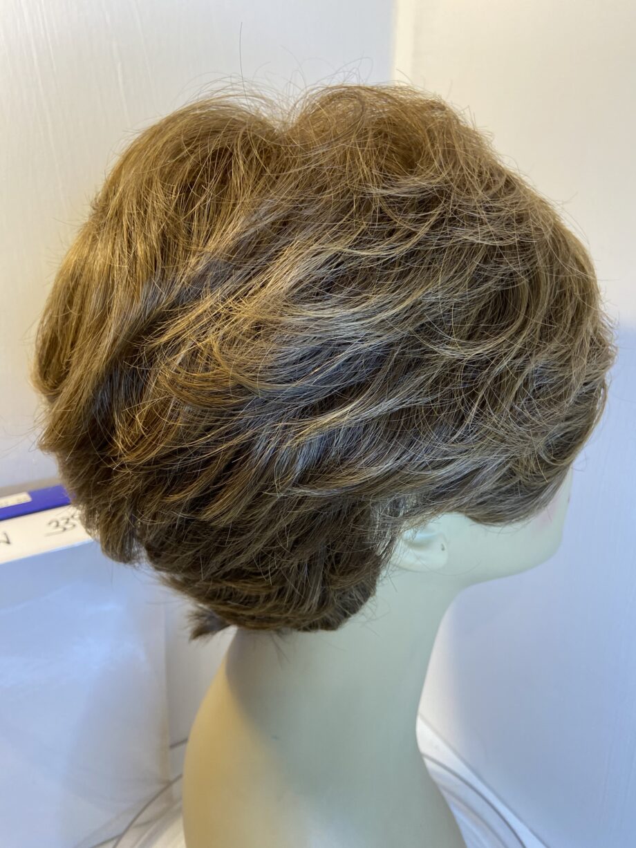 Super soft brown new wig. Bbrsw339