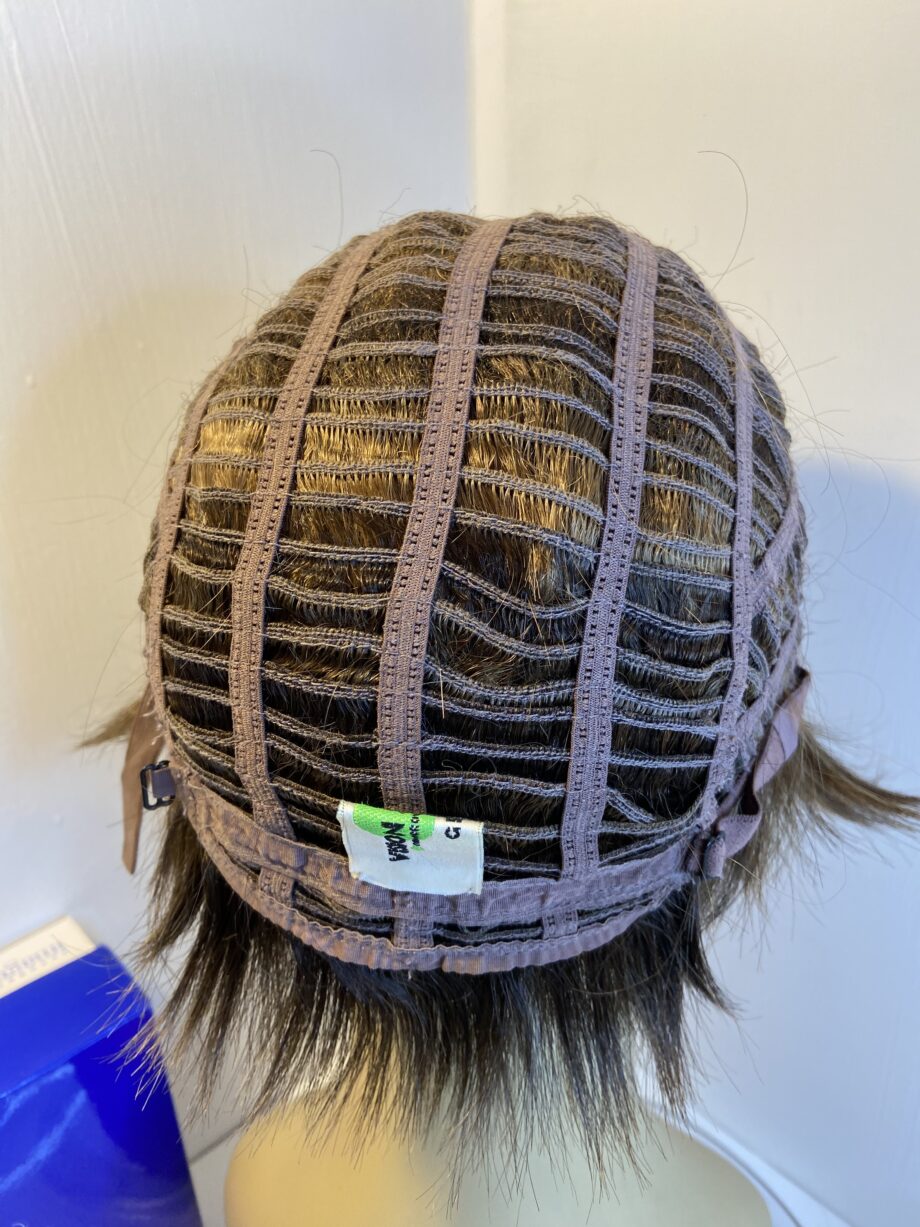 Beautiful Short brown vision 3000 wig. Bbrsw342