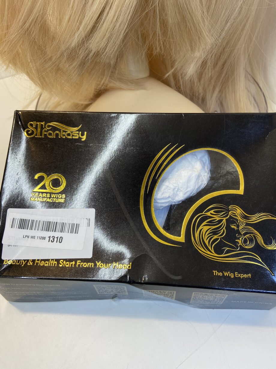 New extra long blonde wig. Bblls347