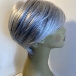 New never worn Raquel Welch silver short wig. Gss533