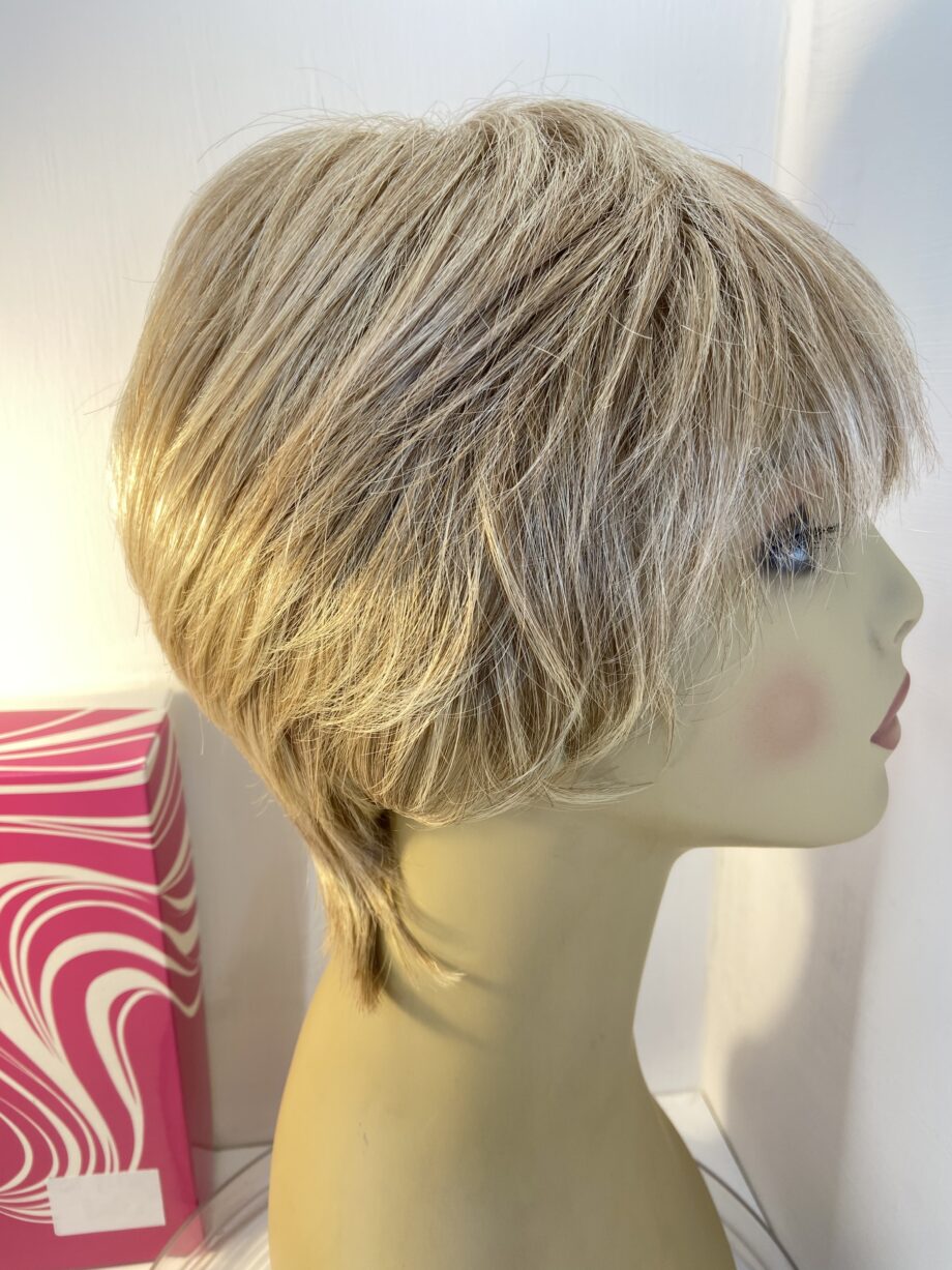 Dimples collection blonde wig. Bblss346