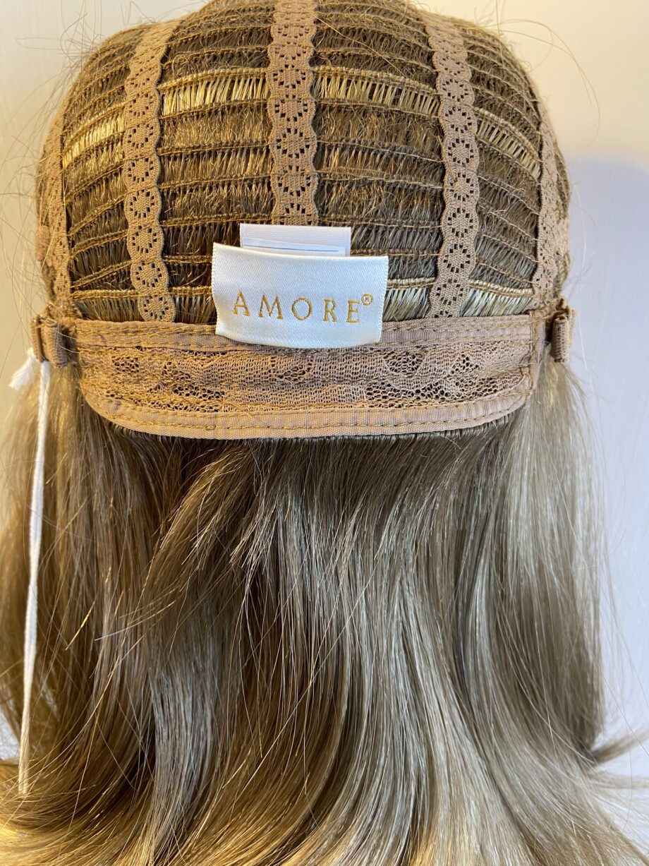 New Amore blonde long wig. Bblls328