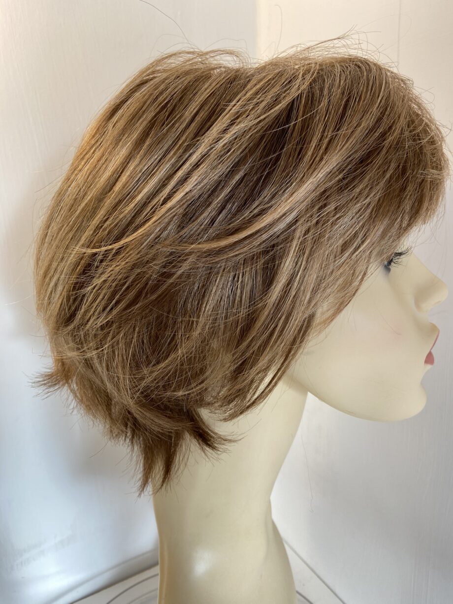 Sandy blonde mid length soft wig. Blms78