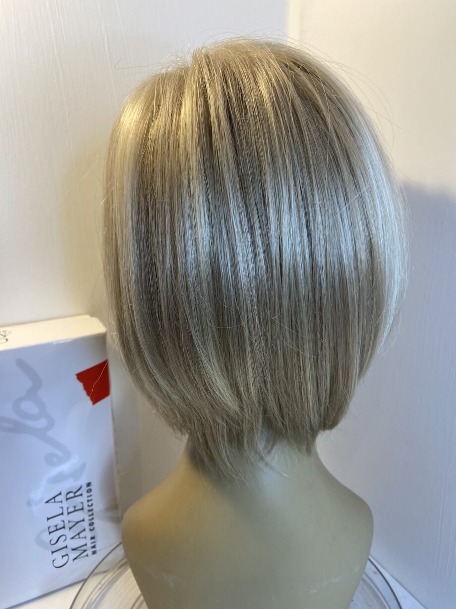 Light blonde hairworld wig. Bblms331