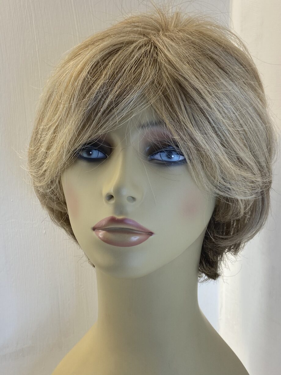 Blonde stylish wig. Blms97