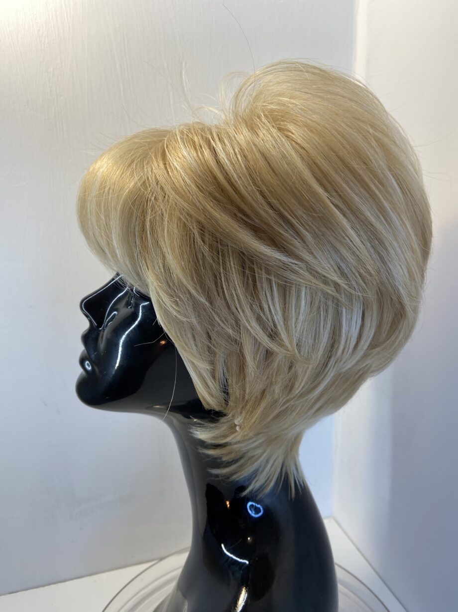 Higision collection blonde wig. Blss70