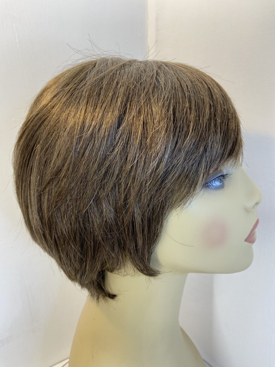 Very natural short brown wig. Brss631