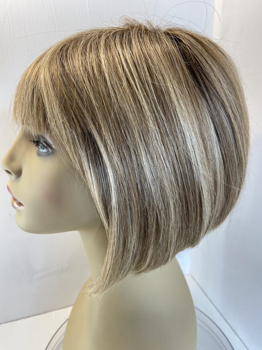Rooted blonde Noriko collection wig. Blms77