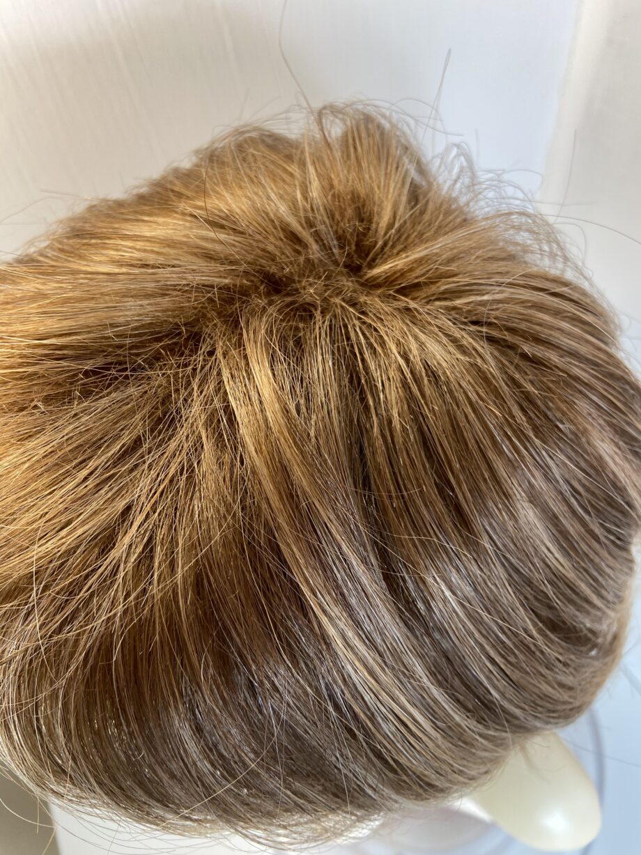 Sandy blonde mid length soft wig. Blms78