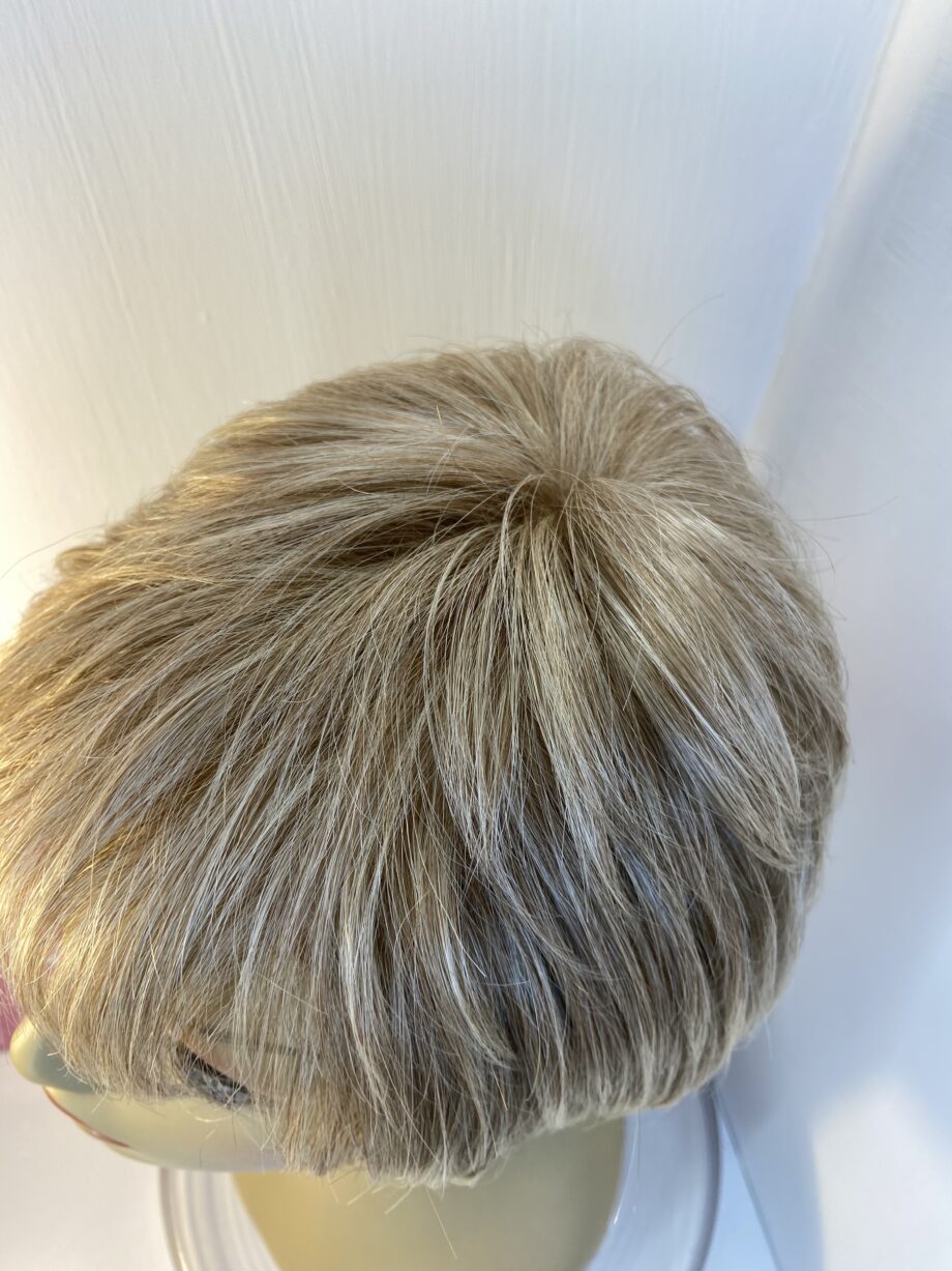 Dimples collection blonde wig. Bblss346