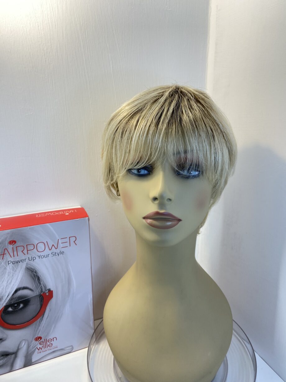 Rooted blonde Elle Willie boxed wig. Bblss345