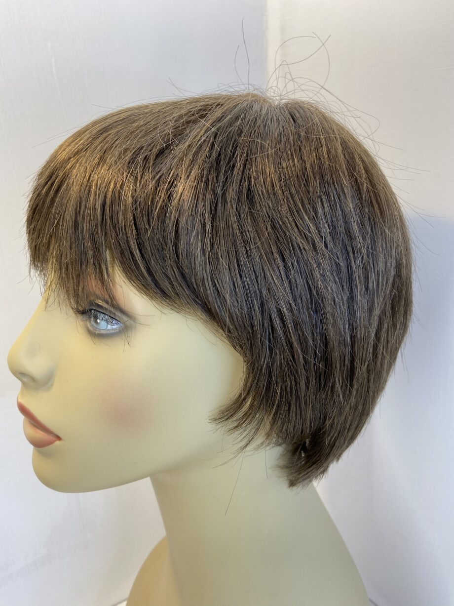 Very natural short brown wig. Brss631