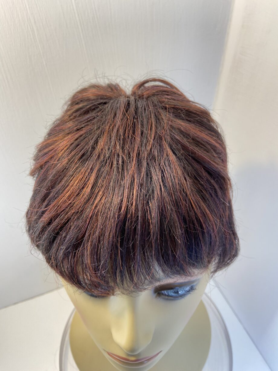 Reddish brown Elle Wille can lectionary wig. Rbss71