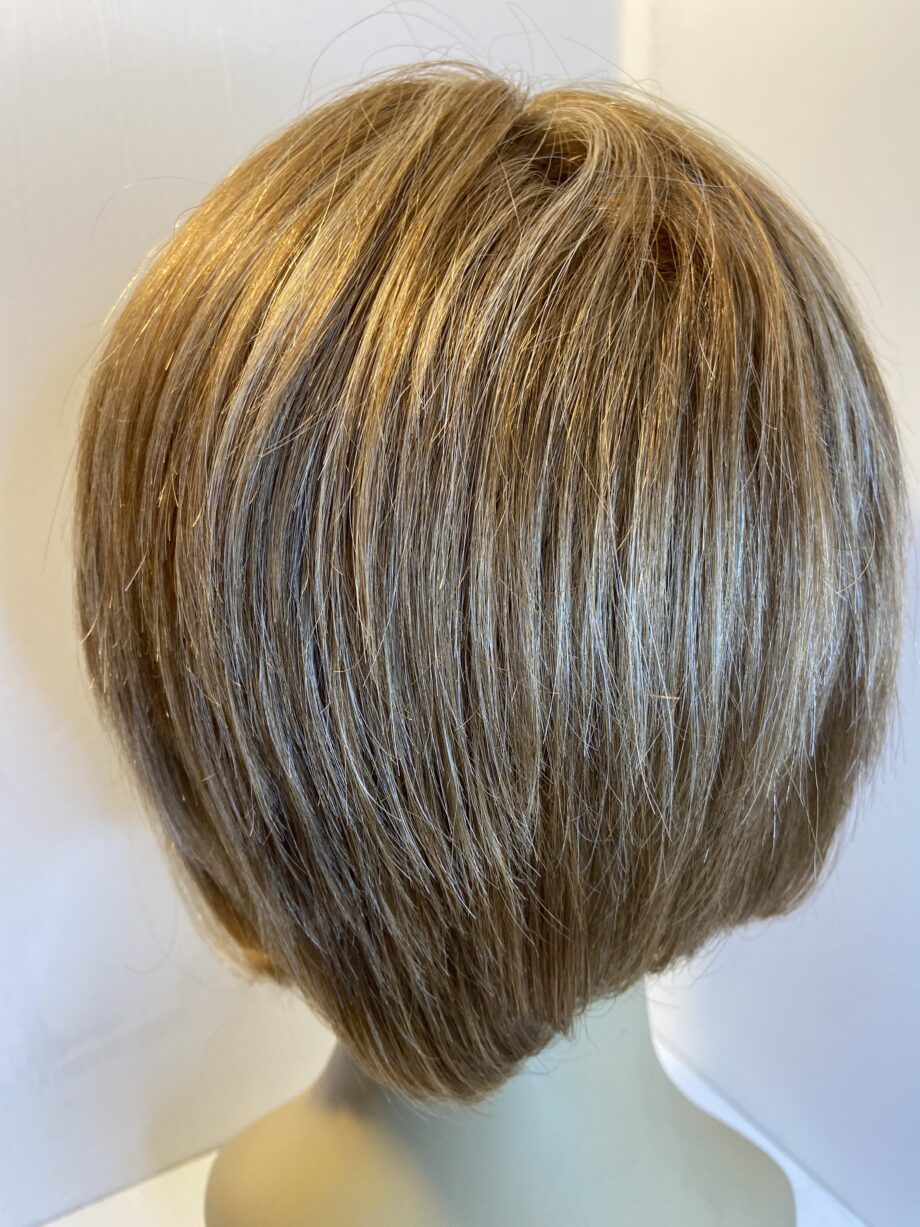 Soft cap blonde highlighted wig. Blms613