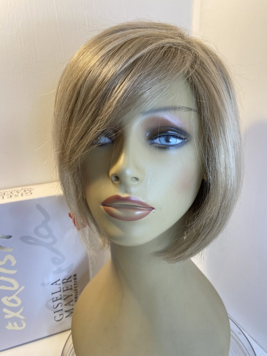 Light blonde hairworld wig. Bblms331