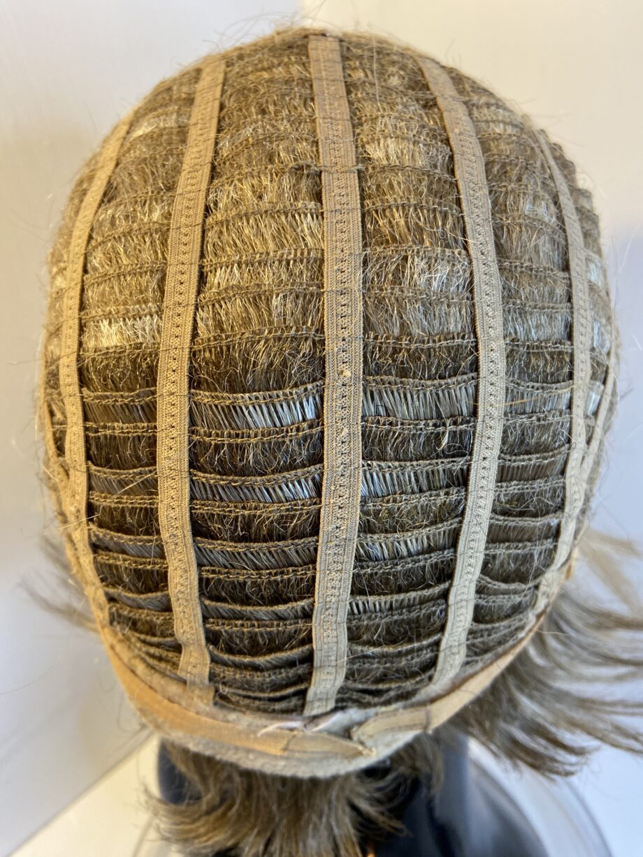 Stylish blonde wig. Blms543