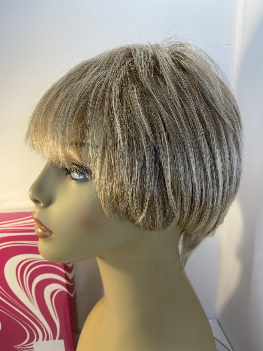 Dimples collection blonde wig. Bblss346