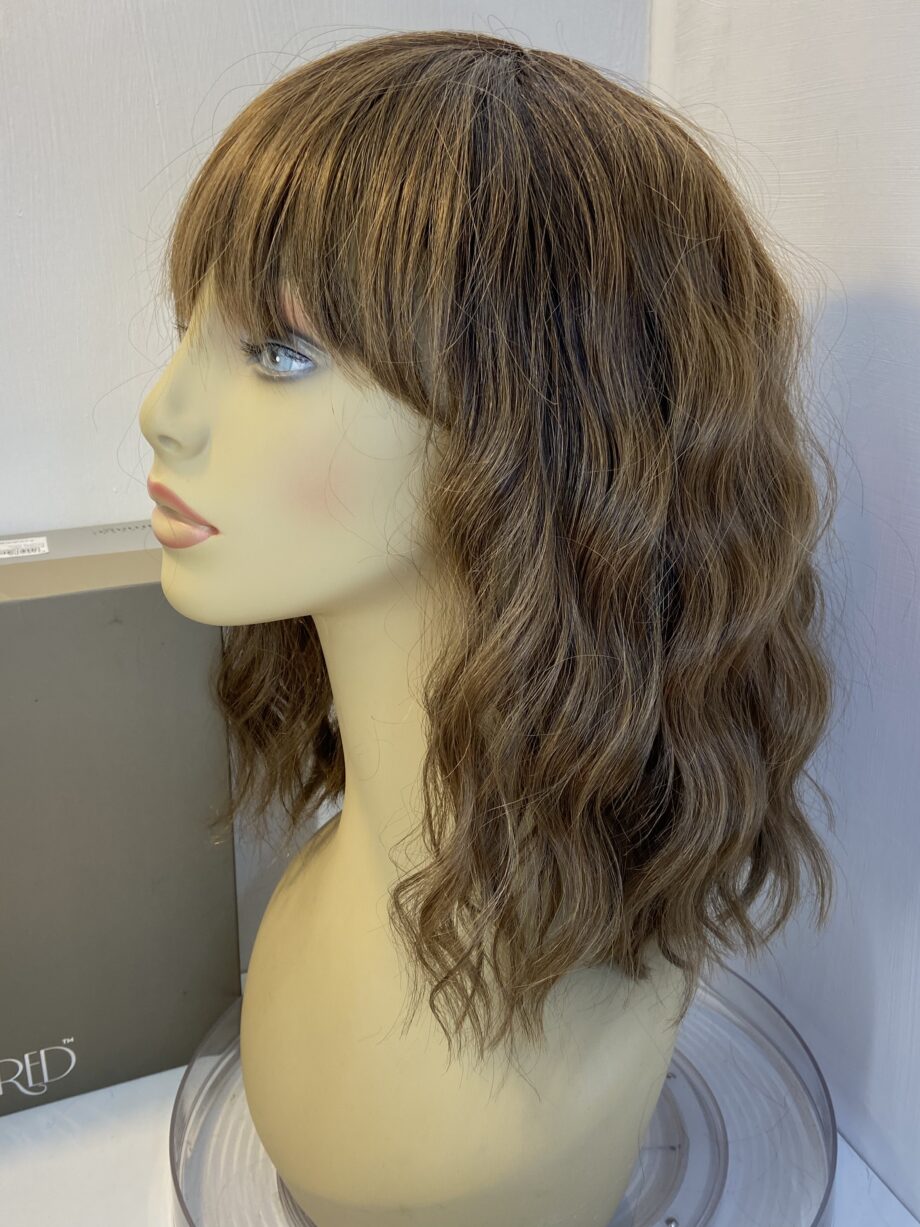 Stunning brown wavy modern wig. Bbrlw351