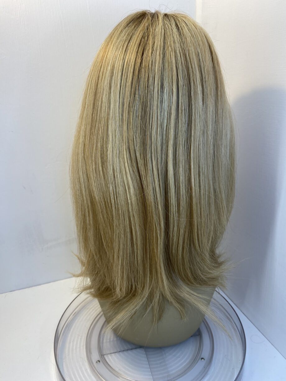 New long blonde wig. Blls702