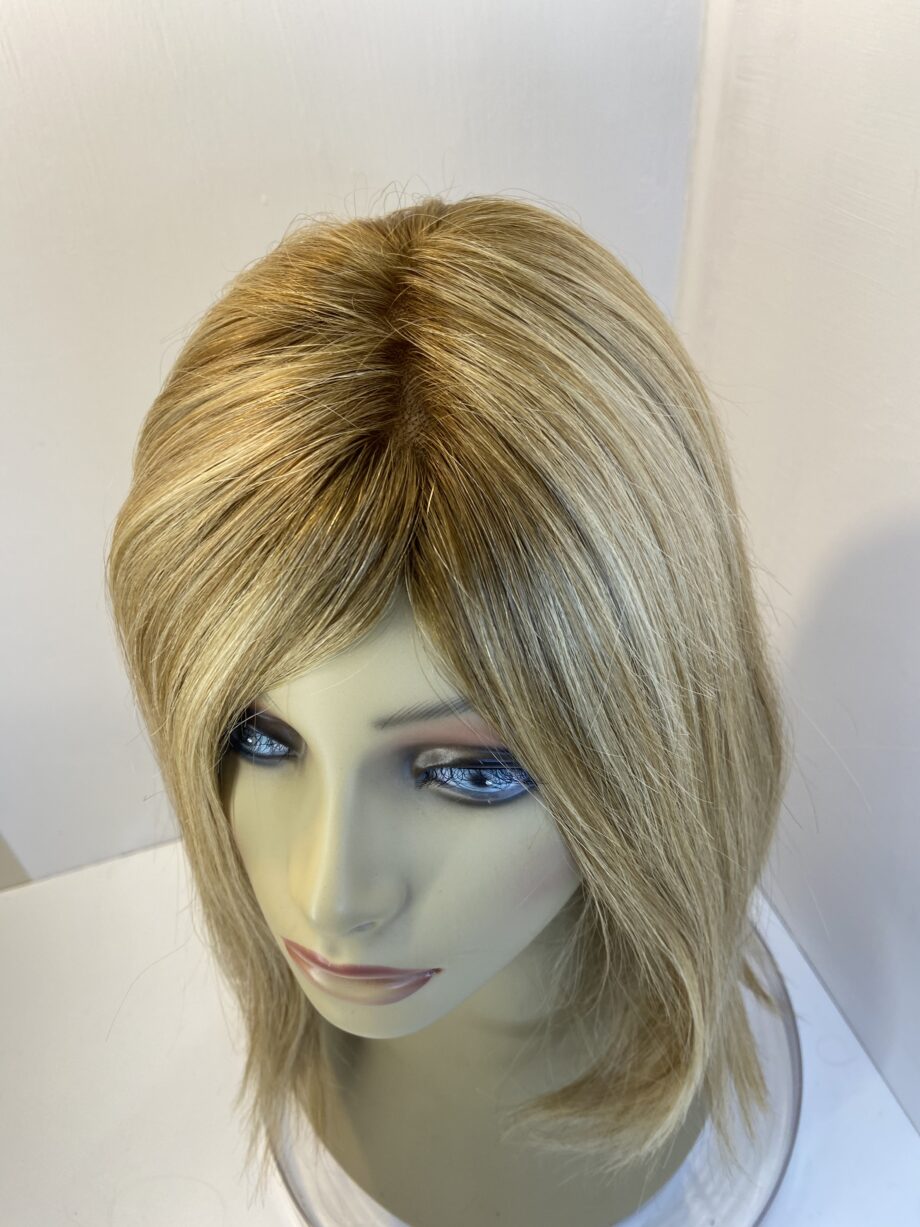New long blonde wig. Blls702