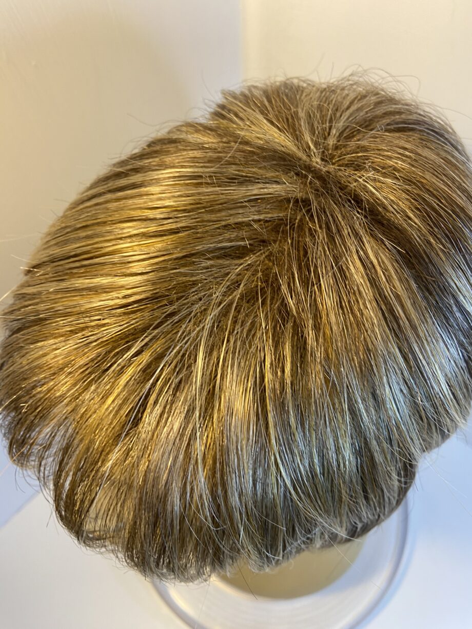 Lovely Shiny brown wig. Brss612
