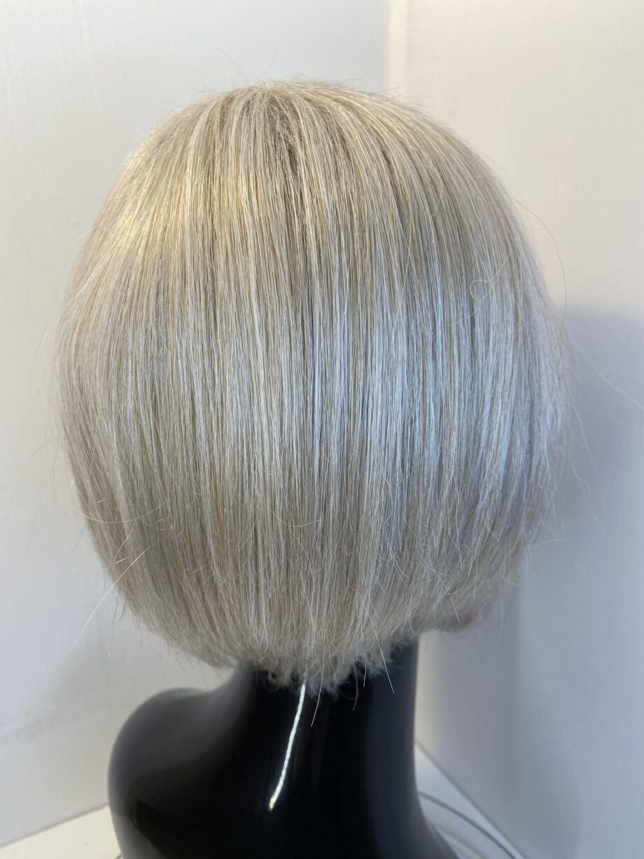 Blonde with pink flash. Bpinkms904