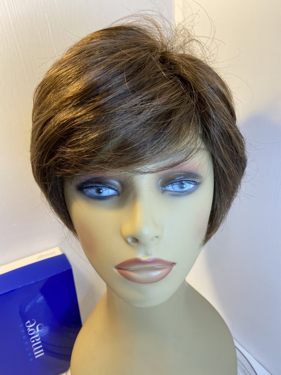 Beautiful Short brown vision 3000 wig. Bbrsw342