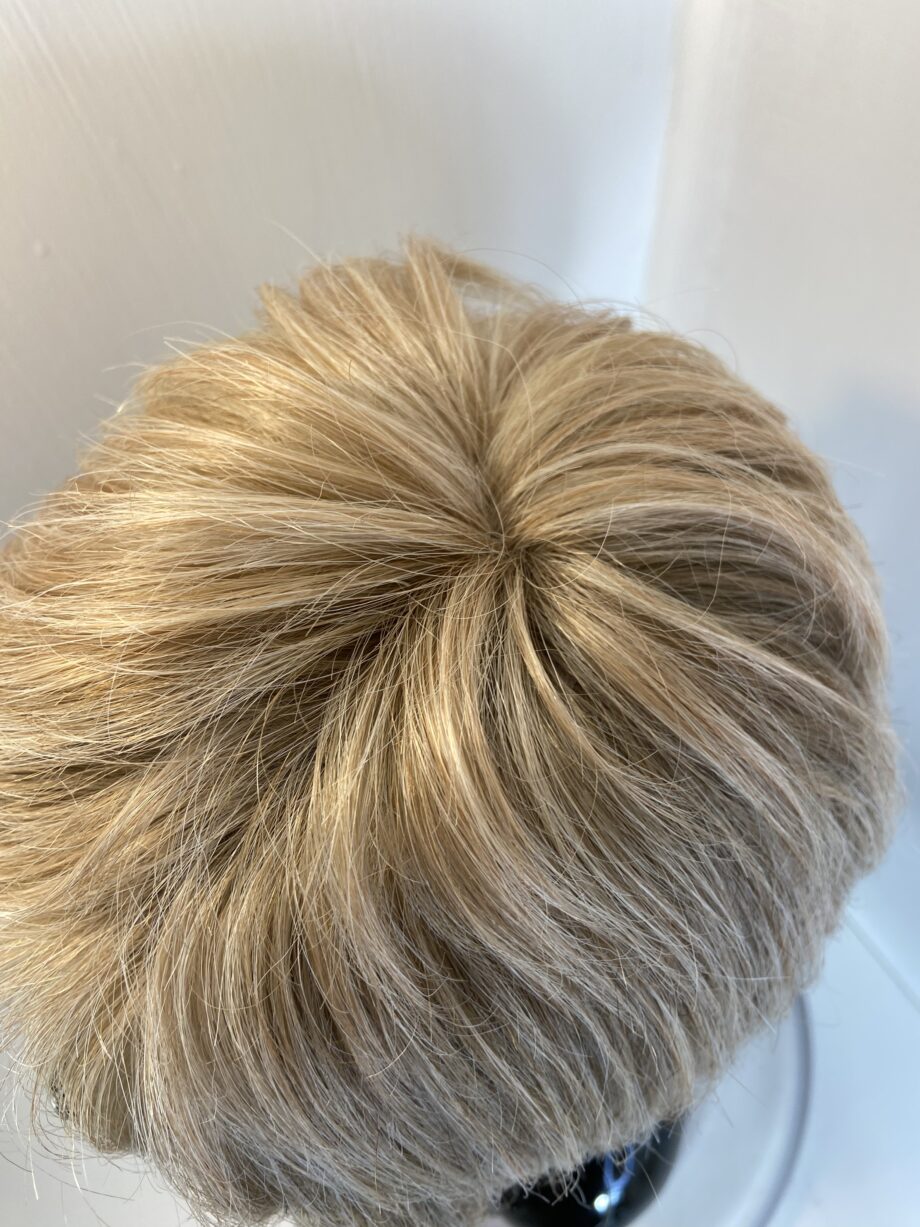 Short blonde Elle Wille collection wig. Blss76