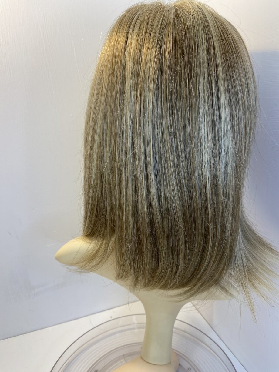Beautiful blonde designer wig. Bblls353