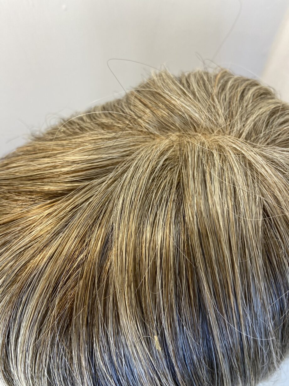 Frosted blonde wig. Bblms349