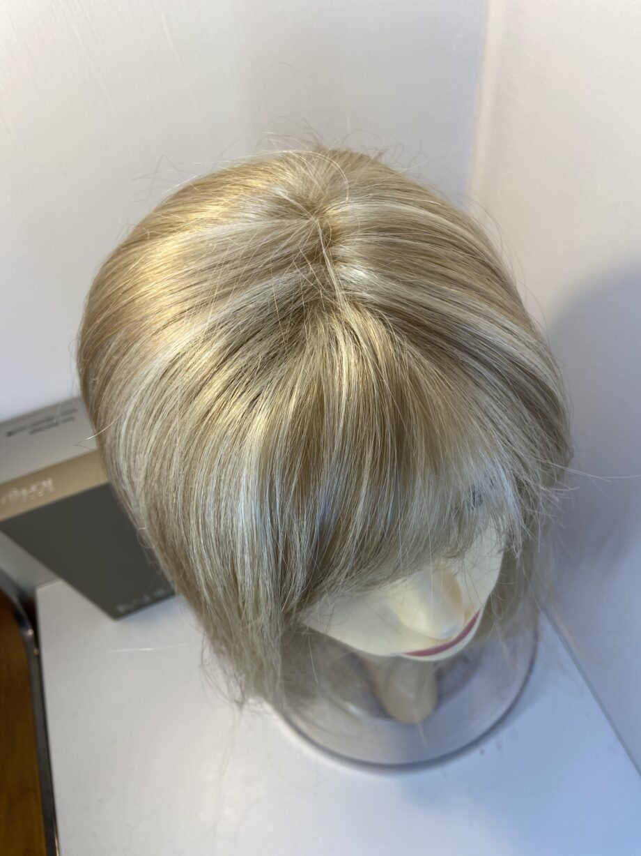 Unique long blonde inspired wig. Bbllw352