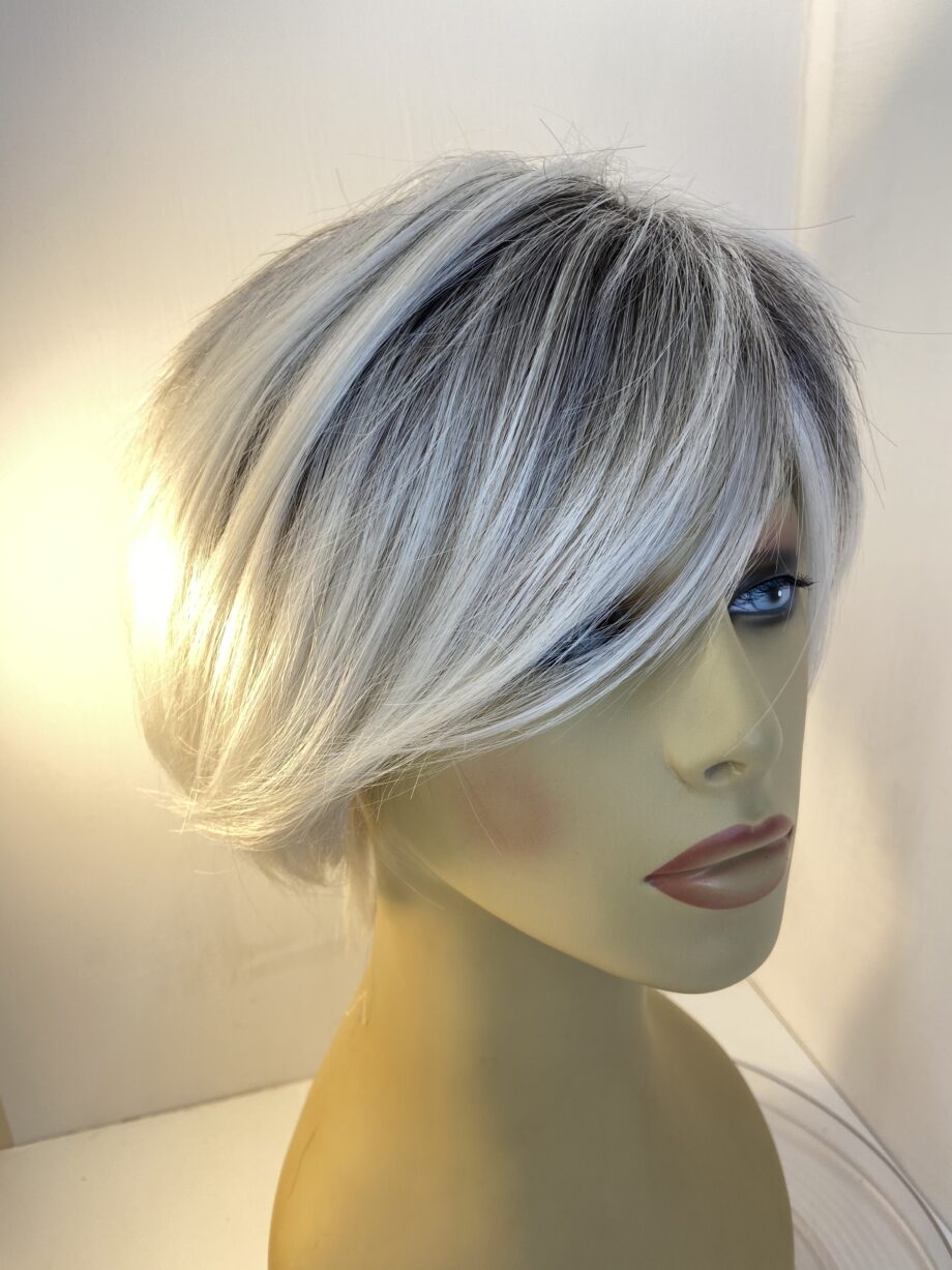 New Silver rooted short wig. Gss618