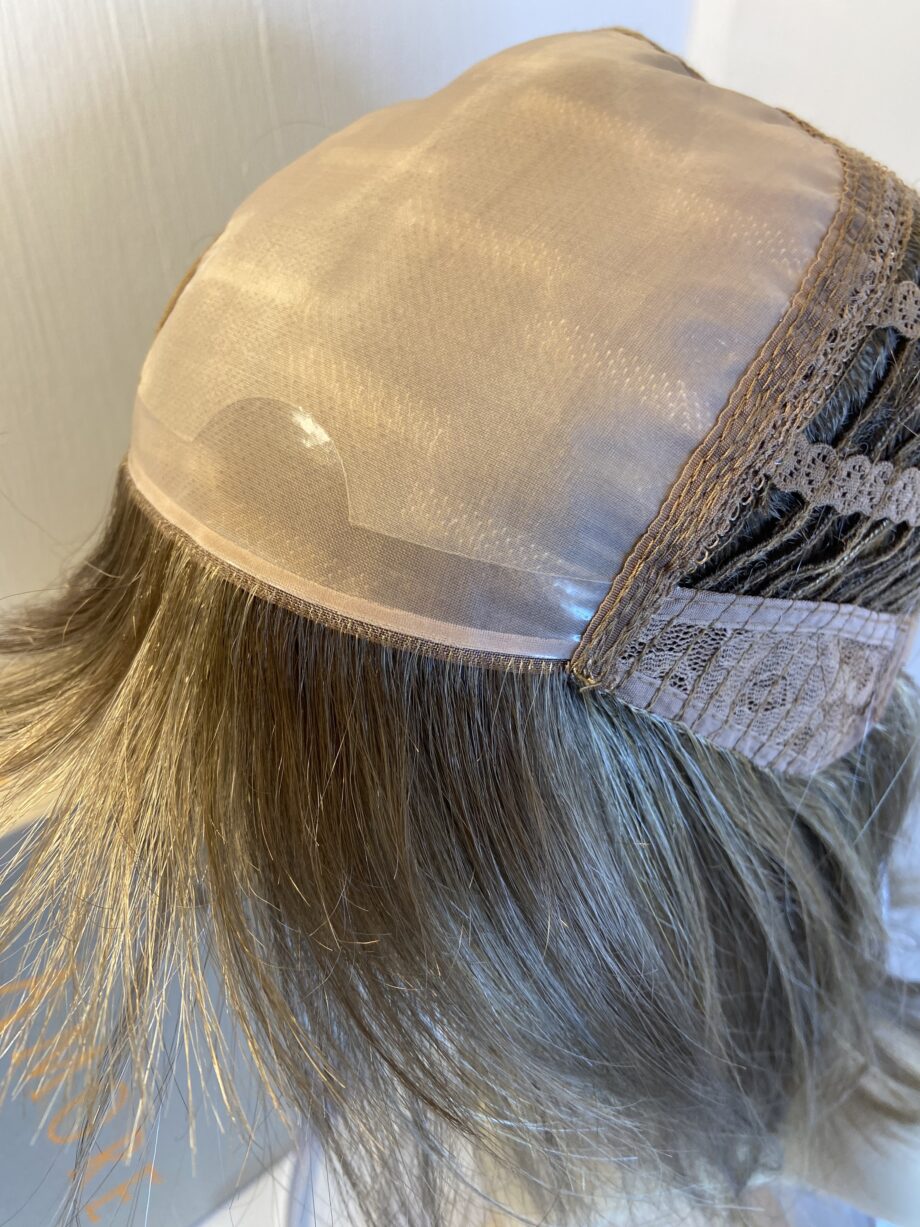 New Amore blonde long wig. Bblls328