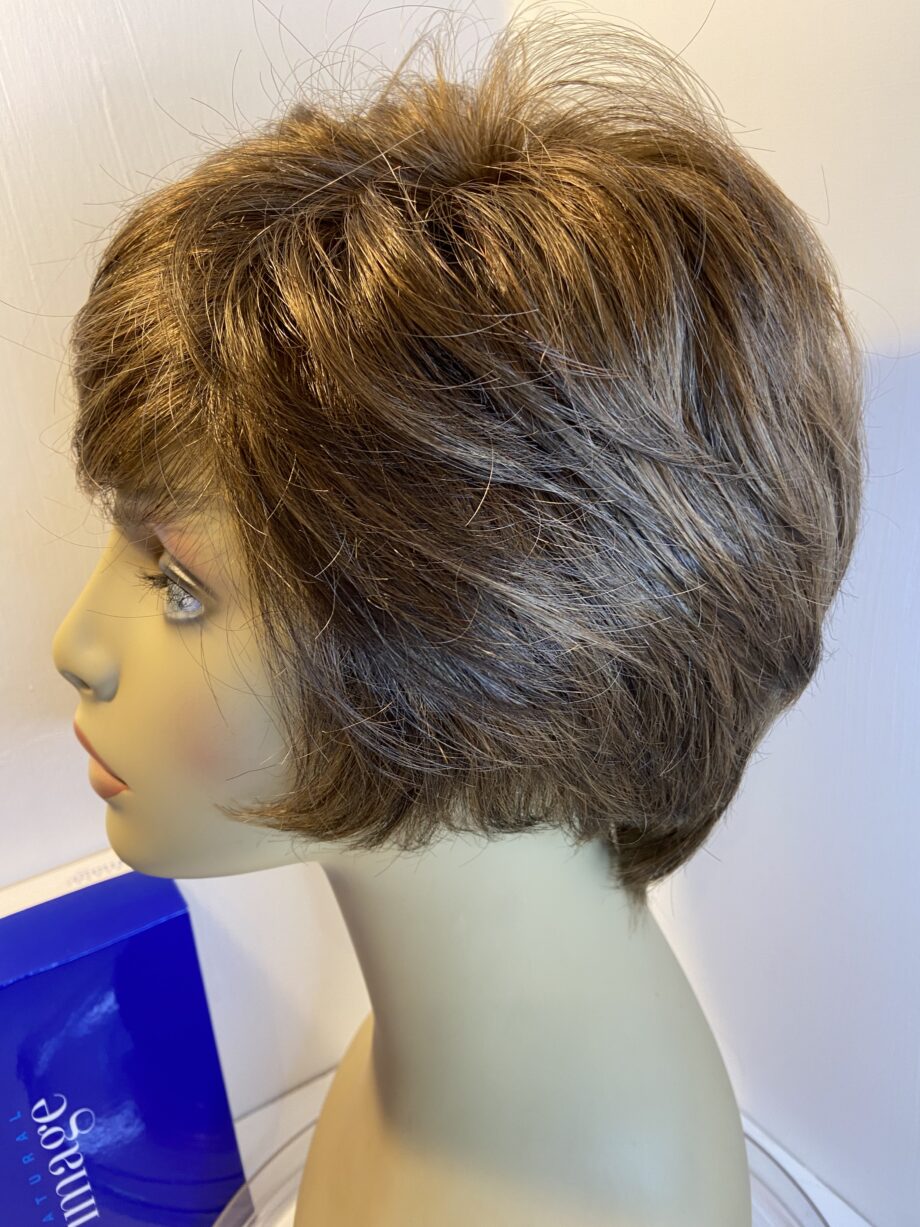 Beautiful Short brown vision 3000 wig. Bbrsw342
