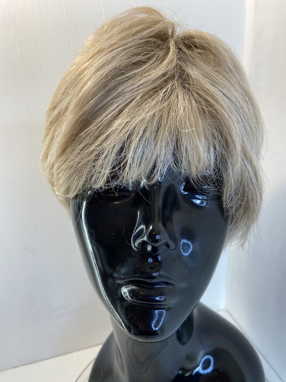 Short blonde Elle Wille collection wig. Blss76