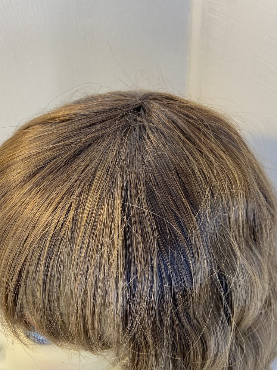 Stunning brown wavy modern wig. Bbrlw351
