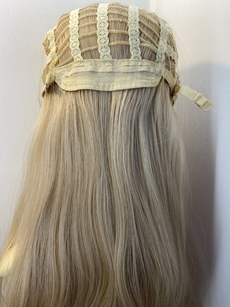 New extra long blonde wig. Bblls347